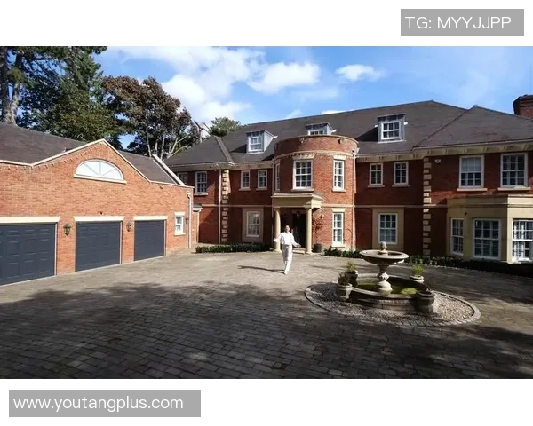 俄罗斯足球明星豪宅揭秘奢华生活背后的故事与风采