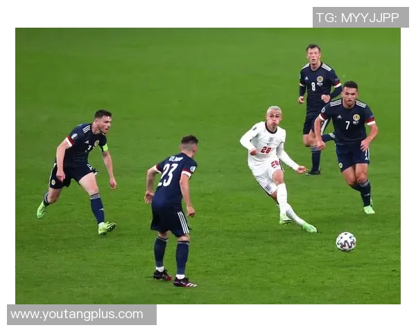 开创后卫新时代的足球明星们如何重塑比赛格局与战术理念